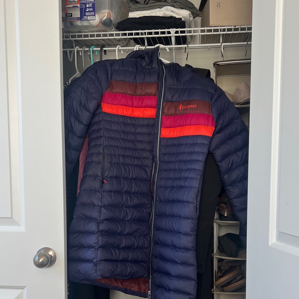 Cotopaxi Womens Small Women Navy and Red Puffer Jacket